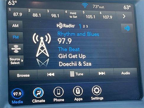 Used 2023 Chrysler 300 Touring w/ Sport Appearance Package image 14