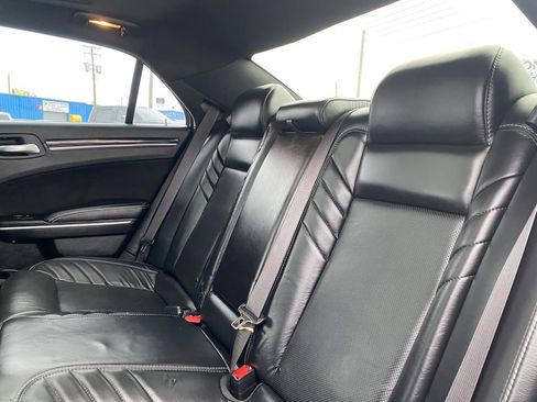 Used 2023 Chrysler 300 C image 19