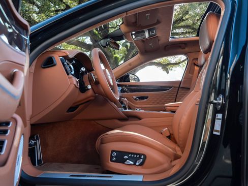 Used 2025 Bentley Flying Spur Plug-In Hybrid AWD/4WD image 20