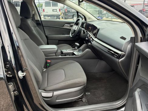 Used 2026 Kia Sportage LX FWD image 31