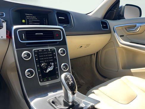 Used 2016 Volvo S60 T5 Premier FWD image 36