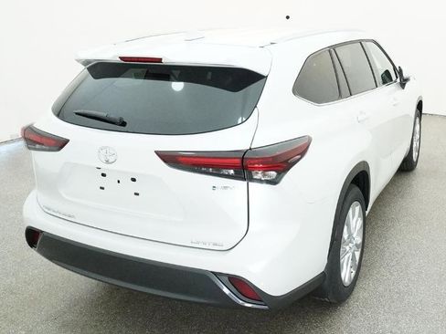 New 2026 Toyota Highlander Limited AWD/4WD image 7