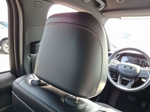 Used 2023 Jeep Grand Cherokee L Laredo AWD/4WD image 14
