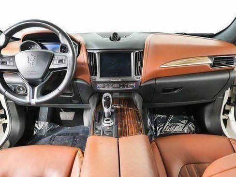 Used 2017 Maserati Levante w/ Luxury Package AWD/4WD image 20