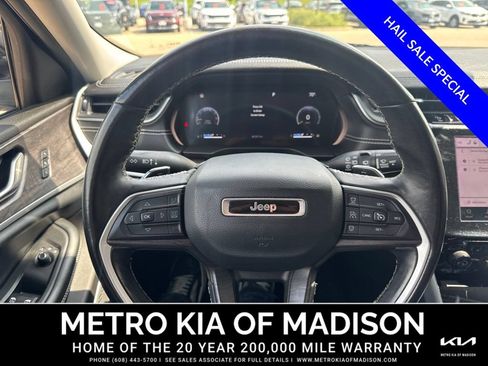 Used 2022 Jeep Grand Cherokee L Limited w/ Black Appearance Package AWD/4WD image 19