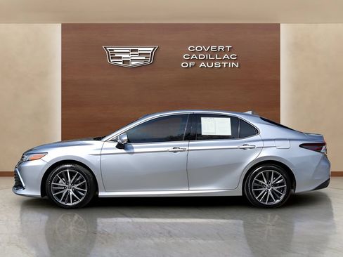 Used 2022 Toyota Camry XLE w/ Cold Weather Package FWD image 2