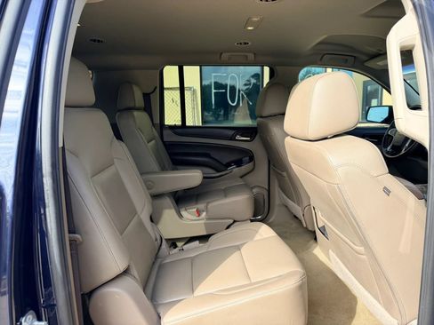 Used 2018 Chevrolet Suburban LT w/ LT Signature Package RWD image 13