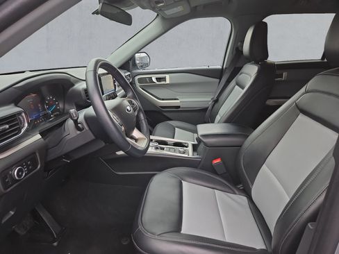 Used 2023 Ford Explorer XLT w/ Equipment Group 202A image 11