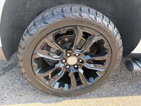 Used 2022 Chevrolet Suburban Z71 w/ Z71 Off-Road Package AWD/4WD image 20