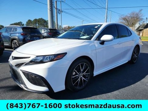 Used 2024 Toyota Camry SE image 11