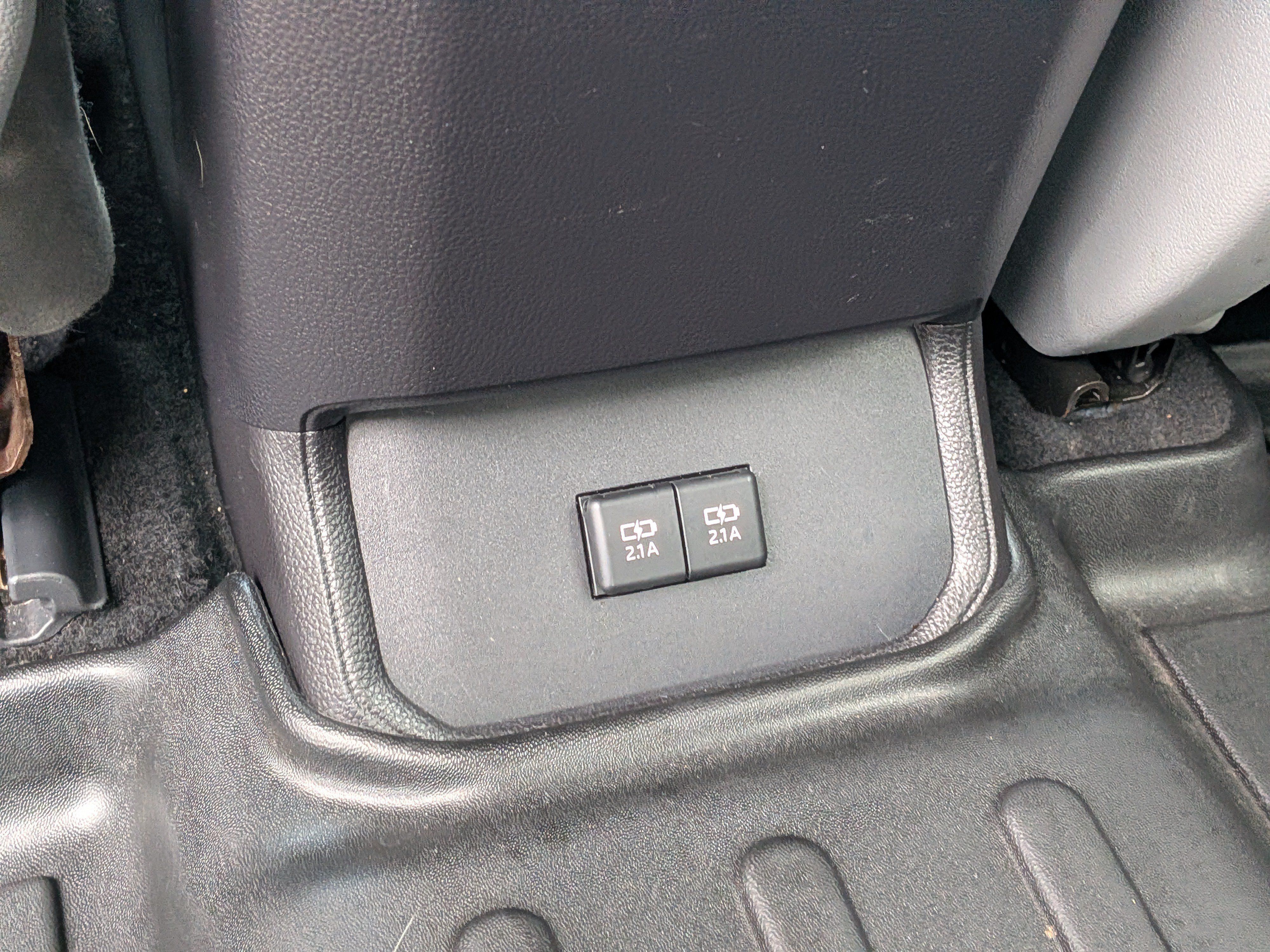 Used 2021 Toyota Highlander XLE AWD/4WD image 16
