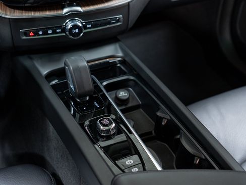 Certified 2023 Volvo XC60 B5 Plus w/ Climate Package AWD/4WD image 20