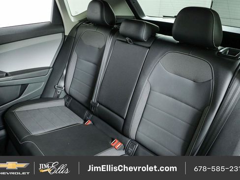 Used 2023 Volkswagen Taos SE FWD image 17