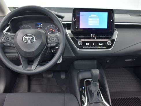 Used 2025 Toyota Corolla LE image 20