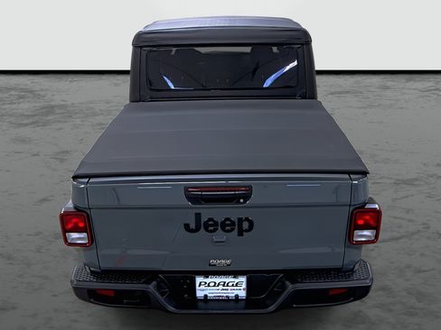 Used 2025 Jeep Gladiator Sport AWD/4WD image 3