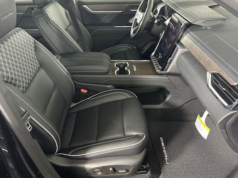 New 2025 GMC Acadia Denali w/ Super Cruise Package image 11