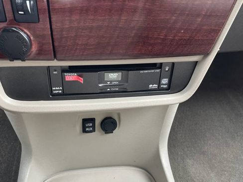 Used 2013 Toyota Sienna XLE w/ Entertainment Pkg image 41