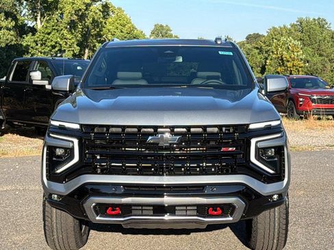 New 2026 Chevrolet Suburban Z71 w/ Comfort Package AWD/4WD image 2