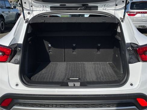 Used 2025 Chevrolet Trax LT w/ LT Convenience Package image 34