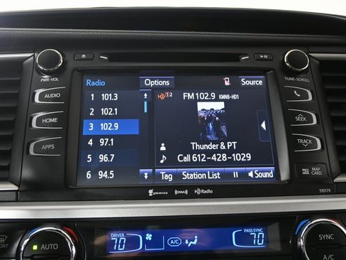 Used 2018 Toyota Highlander XLE image 28