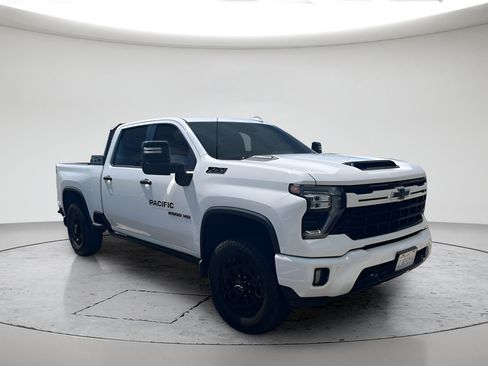 Used 2024 Chevrolet Silverado 2500 LTZ w/ LTZ Plus Package AWD/4WD image 3