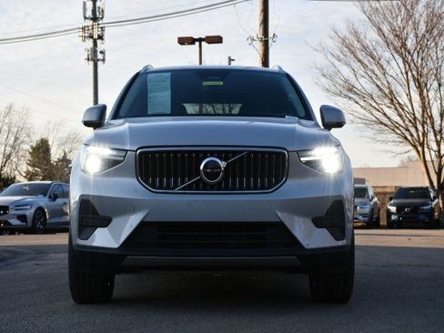 Certified 2025 Volvo XC40 B5 Core image 2