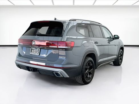 Used 2024 Volkswagen Atlas Peak Edition SE AWD/4WD image 4