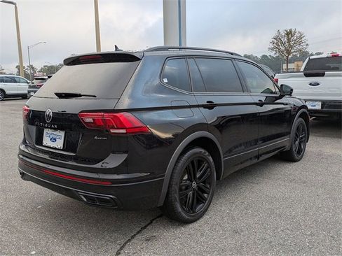 Used 2022 Volkswagen Tiguan SE R-Line image 4