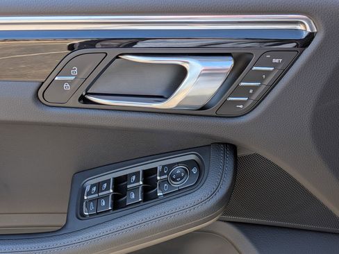Certified 2025 Porsche Macan S AWD/4WD image 14