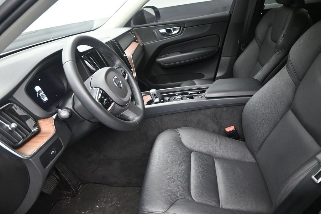 Certified 2024 Volvo XC60 B5 Plus w/ Climate Package AWD/4WD image 12