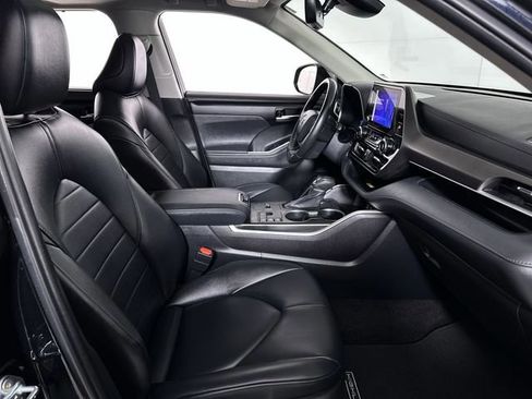 Used 2023 Toyota Highlander XLE image 41
