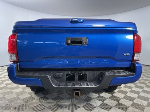 Used 2016 Toyota Tacoma TRD Sport image 6