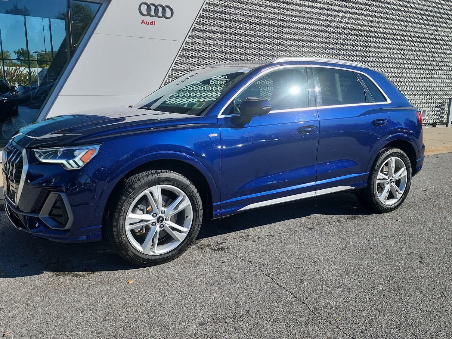 Used 2024 Audi Q3 2.0T Premium Plus AWD/4WD image 1