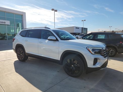 New 2026 Volkswagen Atlas SE image 8