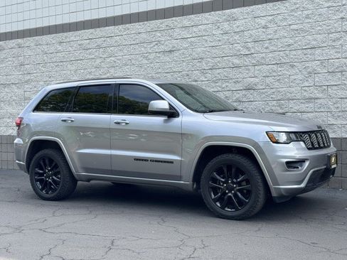 Used 2021 Jeep Grand Cherokee Laredo X AWD/4WD image 4