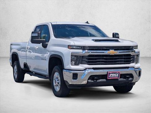 Used 2024 Chevrolet Silverado 2500 LT AWD/4WD image 3