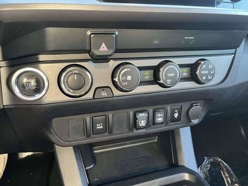 Used 2019 Toyota Tacoma TRD Off-Road AWD/4WD image 30