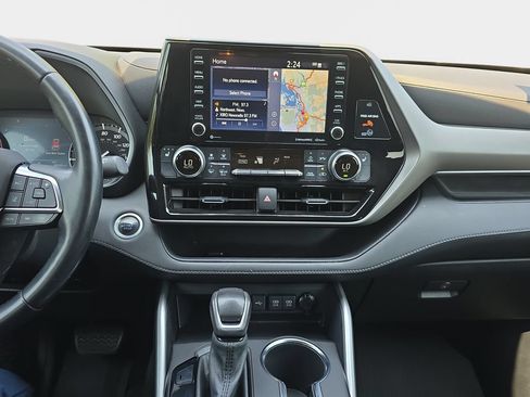 Used 2021 Toyota Highlander XLE AWD/4WD image 21