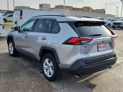 Used 2021 Toyota RAV4 XLE image 3