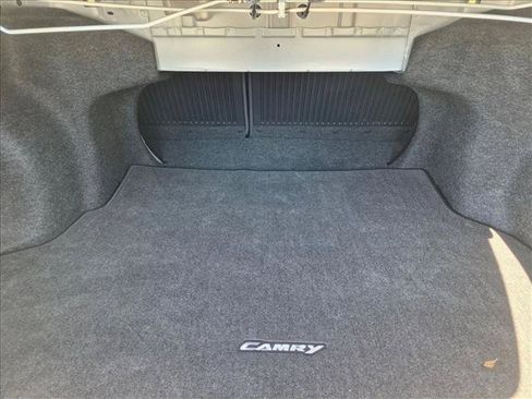 Used 2016 Toyota Camry SE w/ Moonroof Package FWD image 6