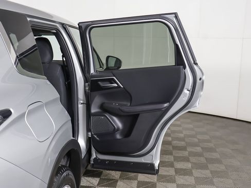 New 2026 Mitsubishi Outlander ES image 23