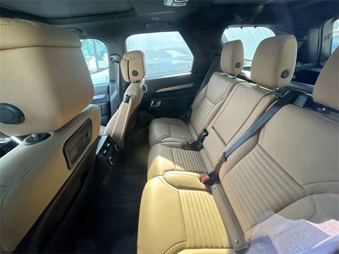 Used 2025 Land Rover Discovery Dynamic SE image 9