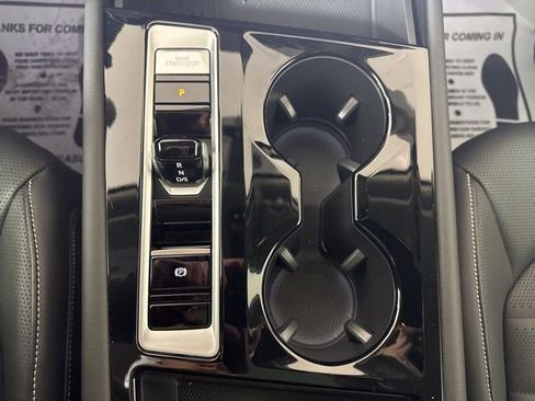 Used 2025 Volkswagen Atlas SEL image 18