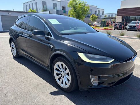 Used 2019 Tesla Model X 75D AWD/4WD image 2