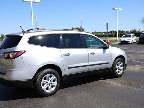 Used 2017 Chevrolet Traverse LS FWD image 5