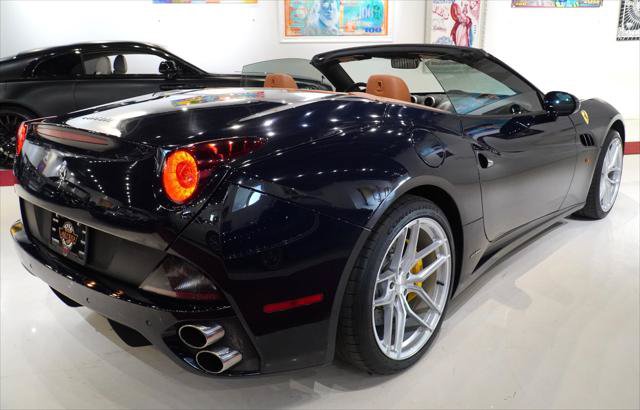 Used 2012 Ferrari California RWD image 16