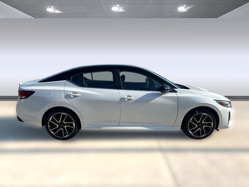 New 2025 Nissan Sentra SR image 8