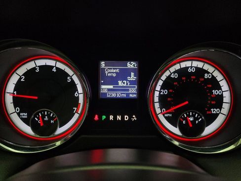 Used 2016 Dodge Grand Caravan SXT w/ Rear Park Assist Package FWD image 23