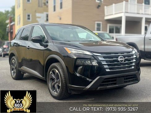 Used 2025 Nissan Rogue SV FWD image 3