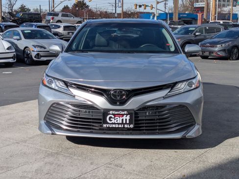 Used 2018 Toyota Camry XSE image 10